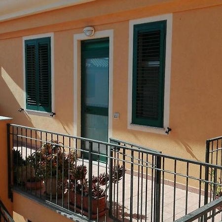 Appartamento In Paese A Santa Teresa Di Gallura Экстерьер фото